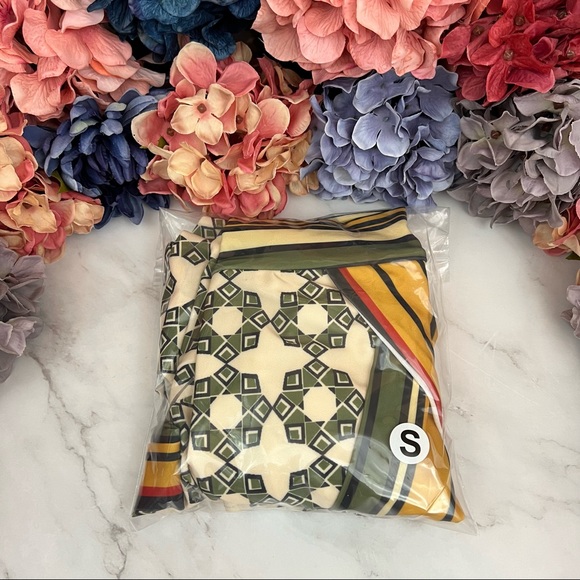 Retro Green Geometric Ruffled Wrap Top Bikini - Picture 15 of 16